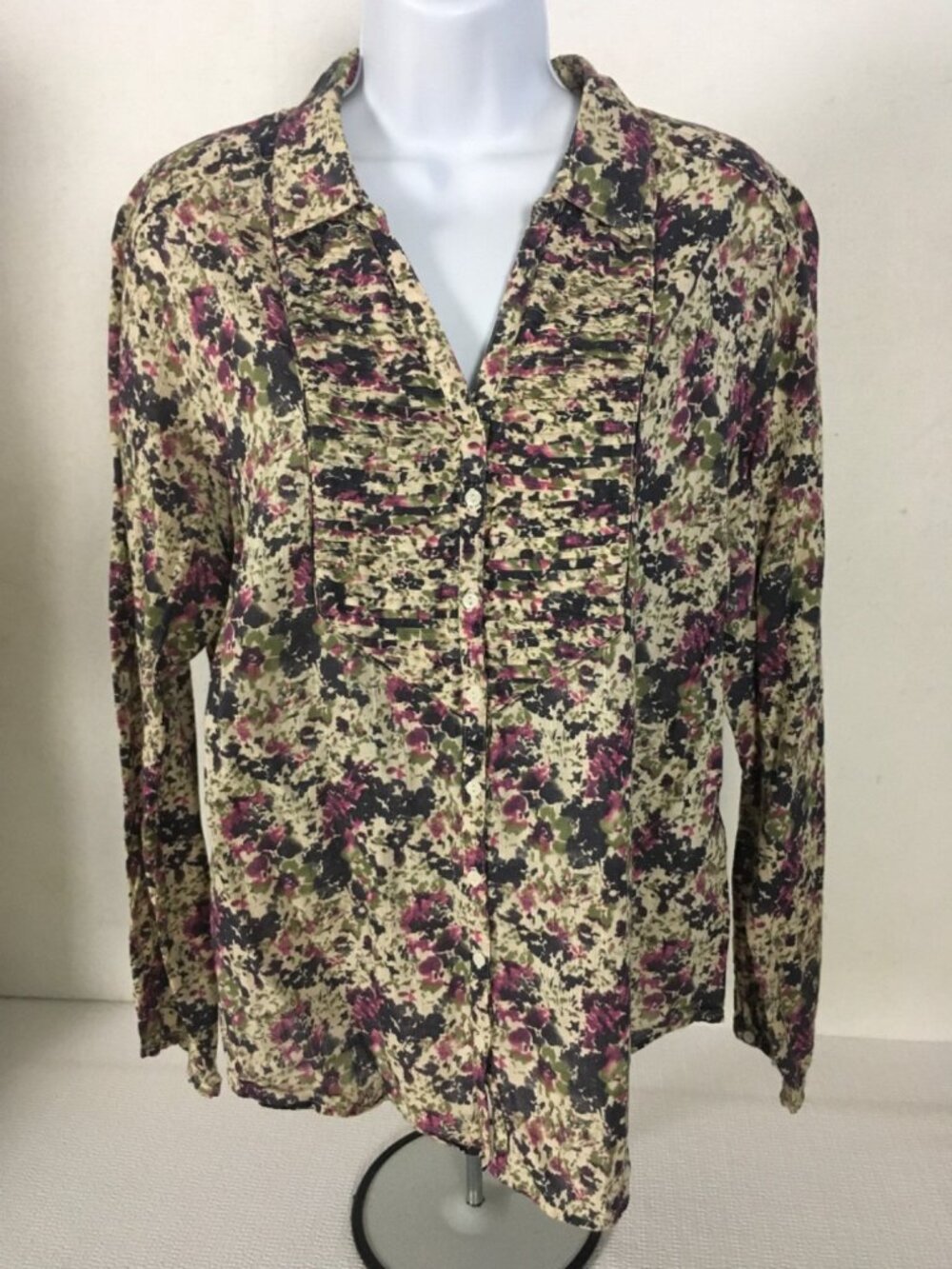 Eddie Bauer Button Down Top Size XL Tan w Red Black Green Flowers Pleated V neck